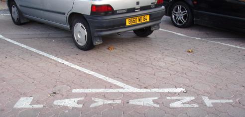 PAYANT written on the pavement